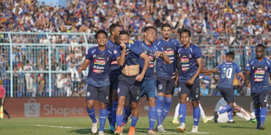 Arema FC Unggul atas Persebaya di Babak Pertama pada Derbi Jawa Timur