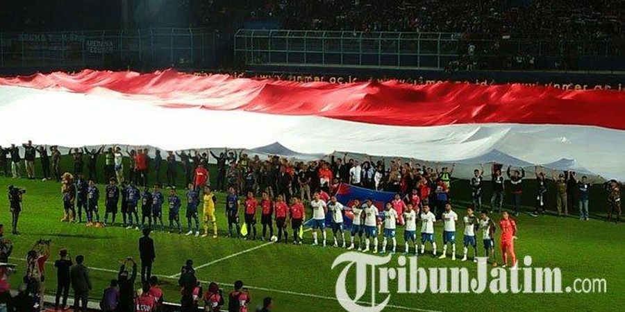 Harapan Manis di Balik Pembentangan Bendera Merah Putih Raksasa di Laga Arema FC Kontra PSIS