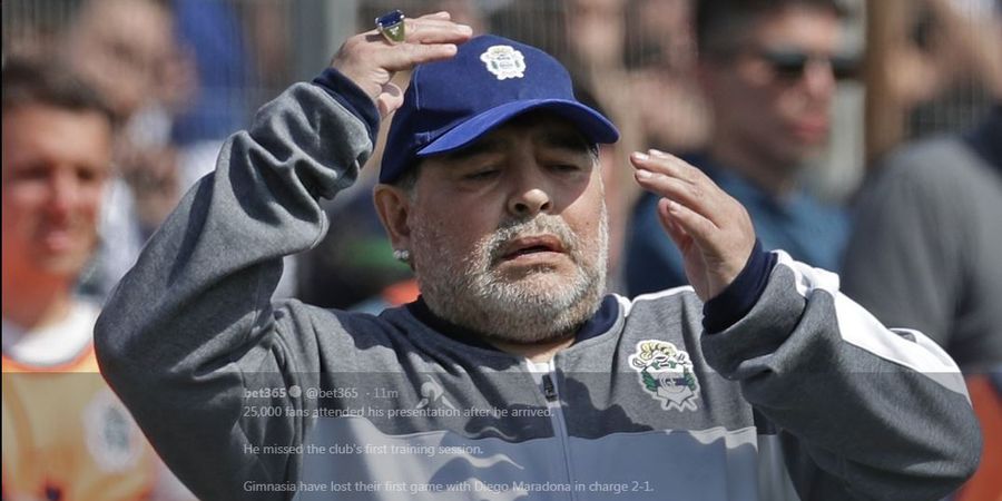 Helm Besar dan Alkohol, Begini Cara Maradona Berlindung dari COVID-19