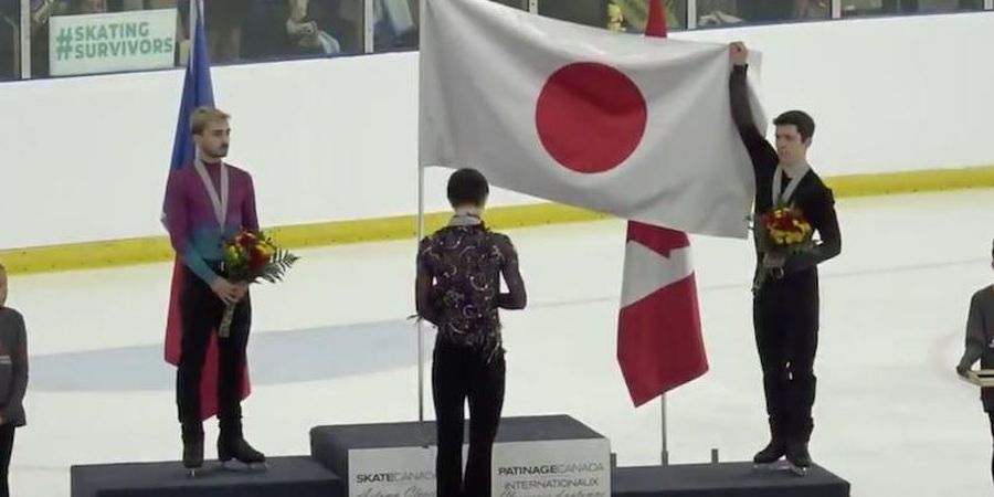 VIDEO - Aksi Sportif Ice Skater Kanada, Bentangkan Bendera Lawan yang Juara