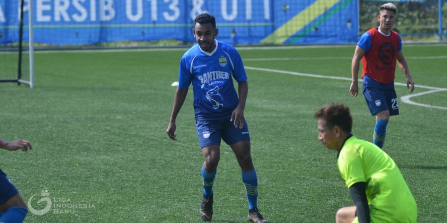 Pemain Muda Persib Bandung Fun Football bersama Solossa Bersaudara