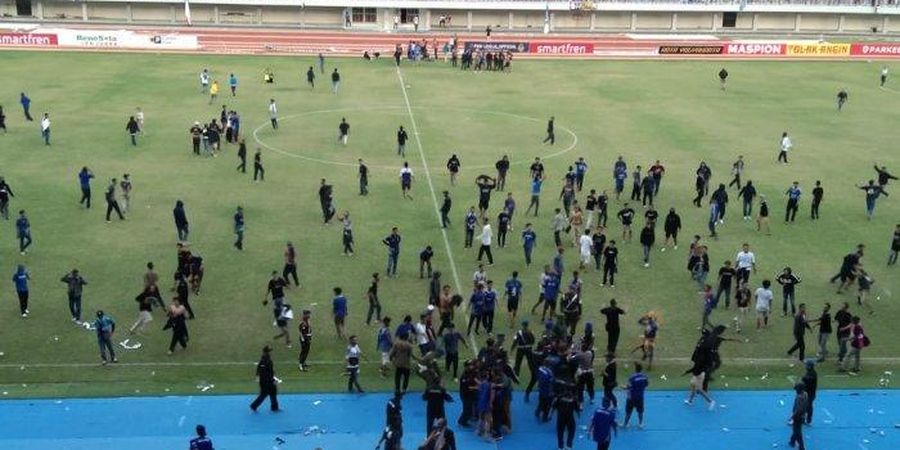 VIDEO - Viral di Medsos, Tendangan Kungfu Warnai Laga Panas PSIM Vs Persis