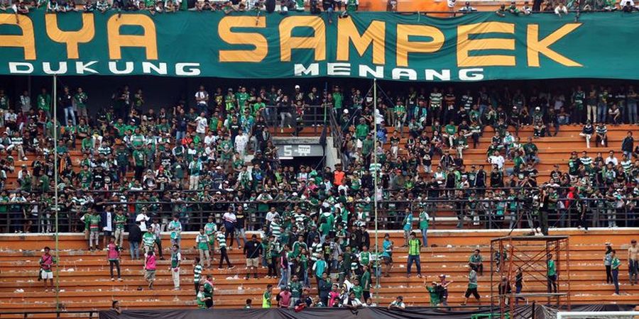 Bonek Kecewa Pernyataan Gubernur Jatim soal Stadion GBT Bau Sampah