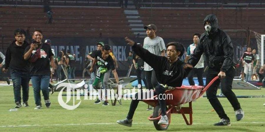 Persebaya Vs PSS Berakhir Ricuh, Bajul Ijo Terancam 'Diusir' dari GBT