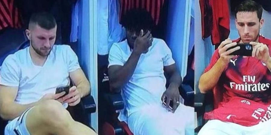 Asyik dengan Ponsel Sebelum Laga, 3 Pemain AC Milan Bikin Marah Suporter