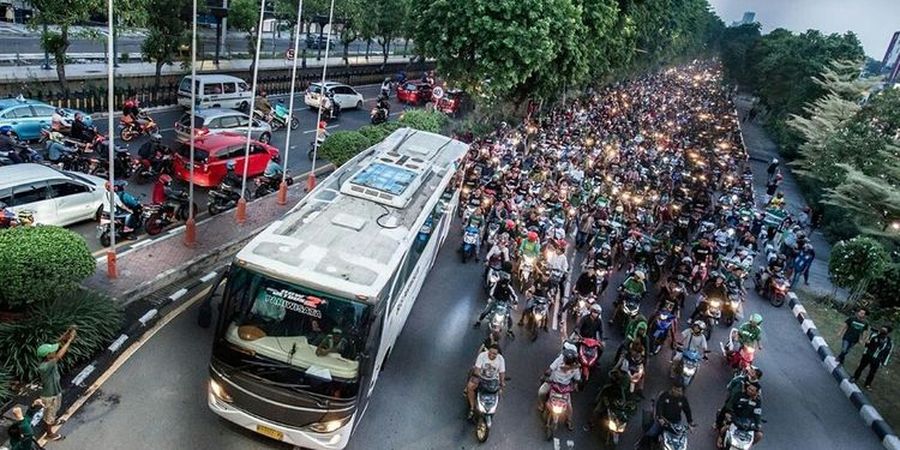 Bak Juara Liga 1, Kepulangan Persebaya Surabaya Disambut Ribuan Bonek
