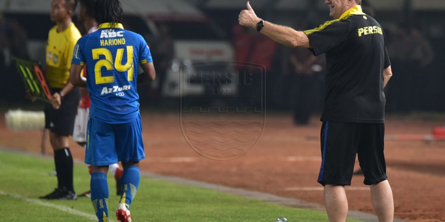 Disebut Tak Ingin Hariono Ada di Persib, Begini Respons Robert Rene Alberts