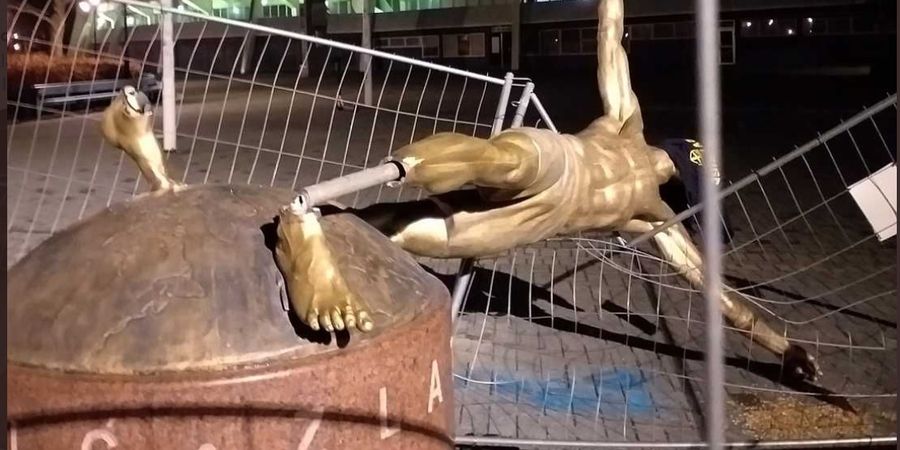 Lama Disiksa, Patung Zlatan Ibrahimovic di Malmoe Akhirnya Roboh