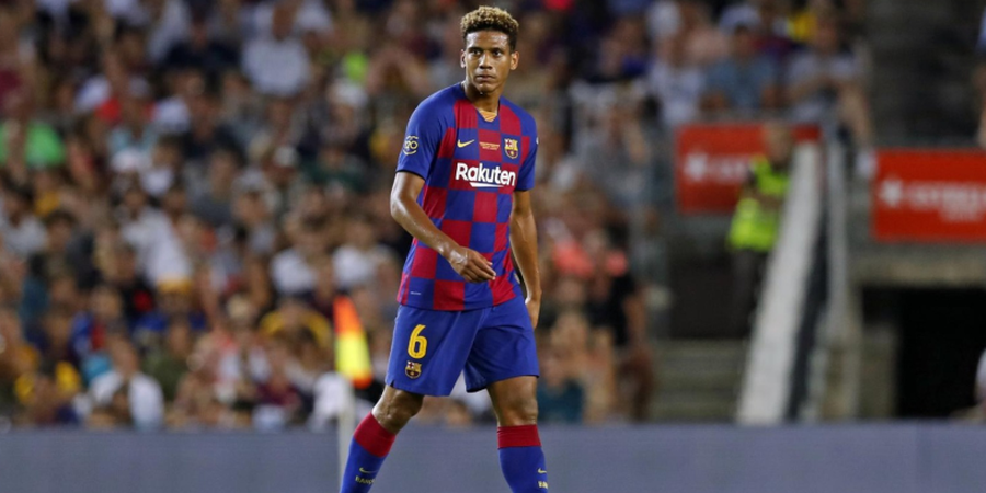 Lini Belakang Keropos, Barcelona Lupa Punya Bek Muda Tangguh di Schalke