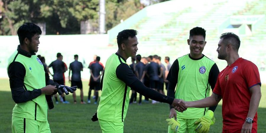 Karena Cinta pada Singo Edan, Pelatih Kiper Arema FC Rela Potong Gaji