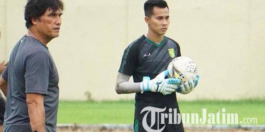 Kiper Persebaya Tetap Bisa Berlatih di Lapangan Sambil Social Distancing