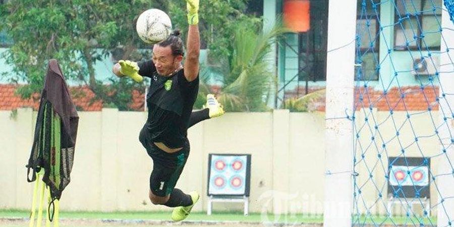 Belum Pernah Clean Sheet, Pelatih Kiper Persebaya Tak Salahkan Rivky Mokodompit