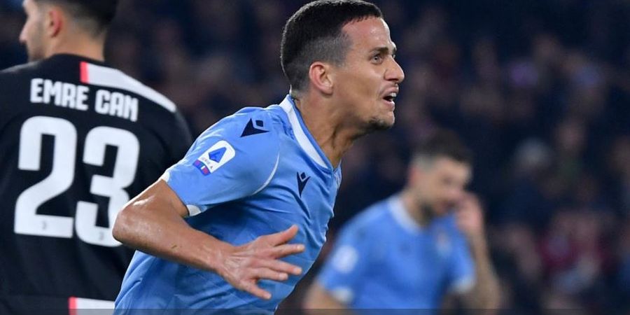 Diincar Barcelona dan Manchester City, Pemain Lazio Ini Cuek