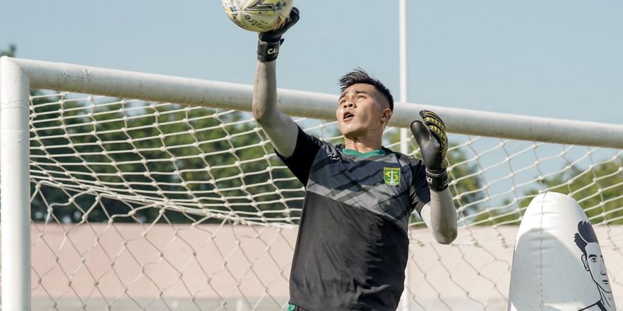 Kiper Persebaya Manfaatkan Lapangan Ini sebagai Tempat Latihan