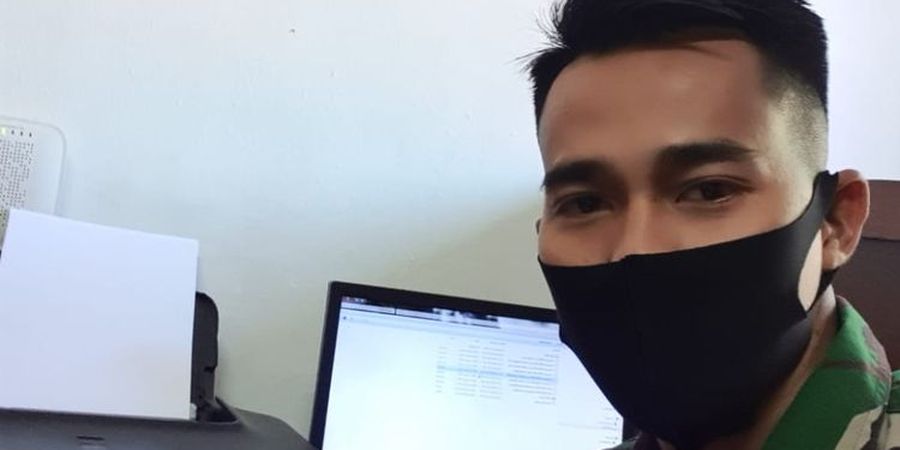Kiper Persebaya Surabaya Sedang Bertugas, Bonek Banyak Minta Foto