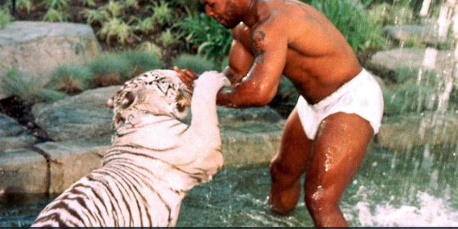 5 Kisah Aneh Mike Tyson di Luar Ring Tinju, Termasuk Tidur bareng Harimau