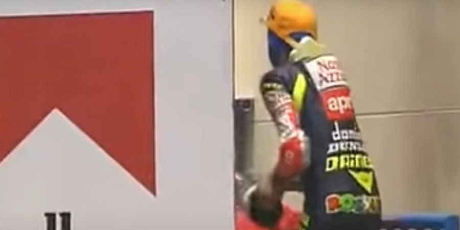 VIDEO - Menangi GP Indonesia, Valentino Rossi Naik Podium dengan Kepala Diperban