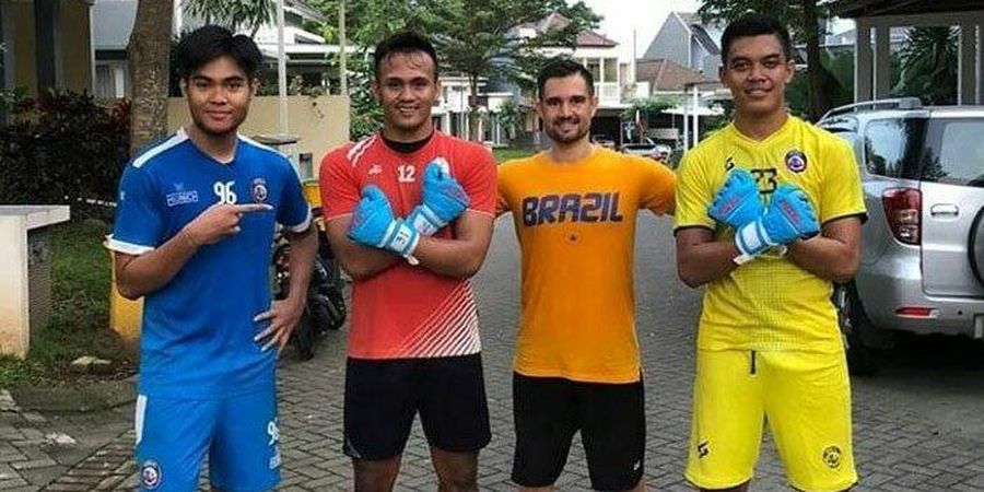 3 Penjaga Gawang Arema FC Terlihat Mulai Berlatih Bersama Kembali