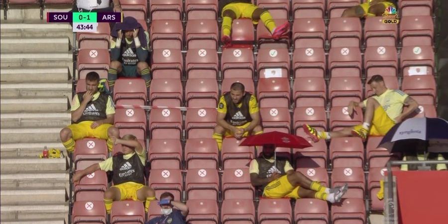 Foto-foto Pemain Arsenal yang Kepanasan Hingga Pakai Payung Viral di Media Sosial