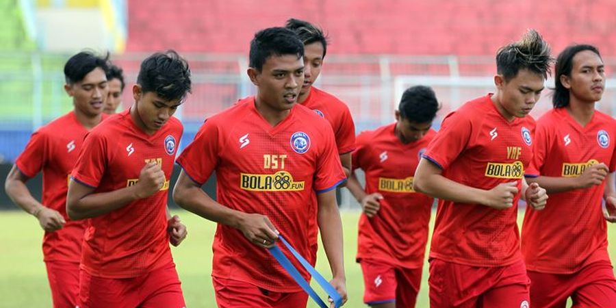 Jelang Lanjutan Liga 1, Pelatih Baru Arema FC Tiba di Malang pada Kamis