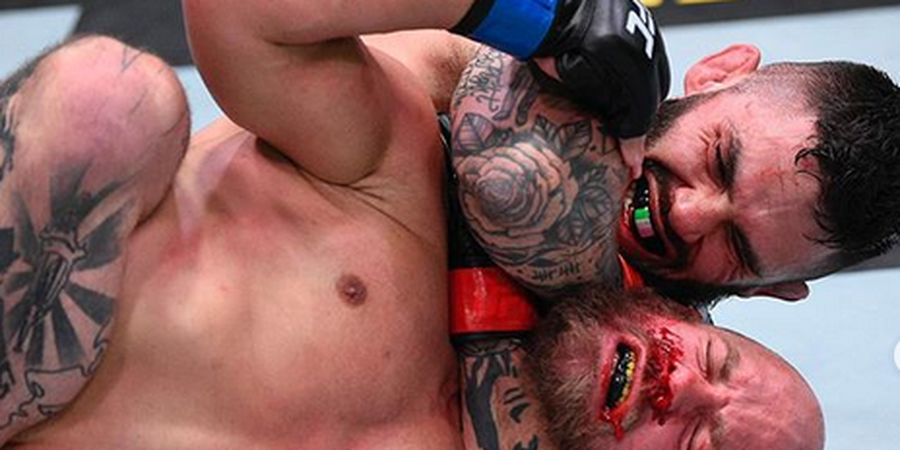 Petarung UFC Ini Sukses Cekik Lawan Meski Sempat Berduel Tanpa Celana