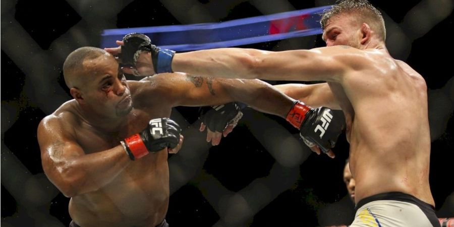 UFC 252 - Bukan Stipe Miocic atau Jon Jones, Daniel Cormier Ungkap Lawan Paling Beratnya
