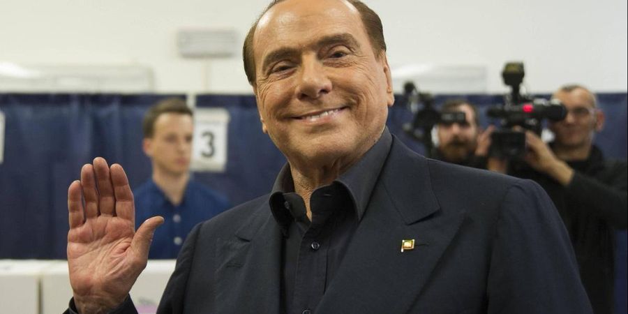 Mantan Presiden AC Milan Silvio Berlusconi Positif COVID-19