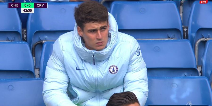 Kiper Chelsea ini Dikira Fan Sepak Bola yang Mau Minta Tanda Tangan