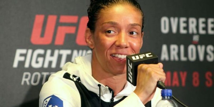 UFC Fight Island 4 - Berkarier 12 Tahun, Jagoan Perempuan Ini Raih Kemenangan Kuncian Pertama