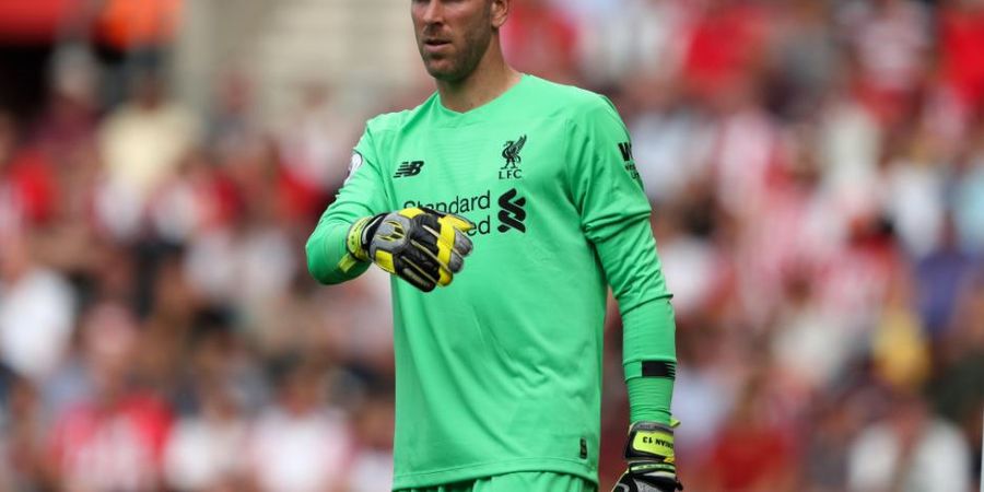 VIDEO - Tangan Licin, Kiper Cadangan Liverpool Bikin Blunder Lagi