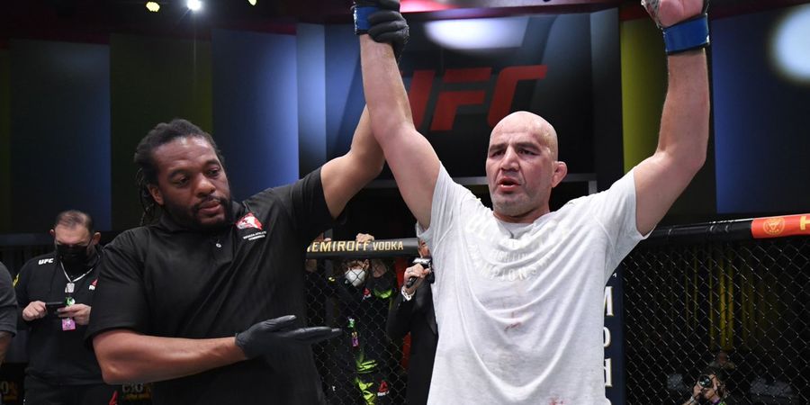 Dilangkahi Israel Adesanya, Jagoan Gaek UFC Hanya Bisa Pasrah dan Berharap