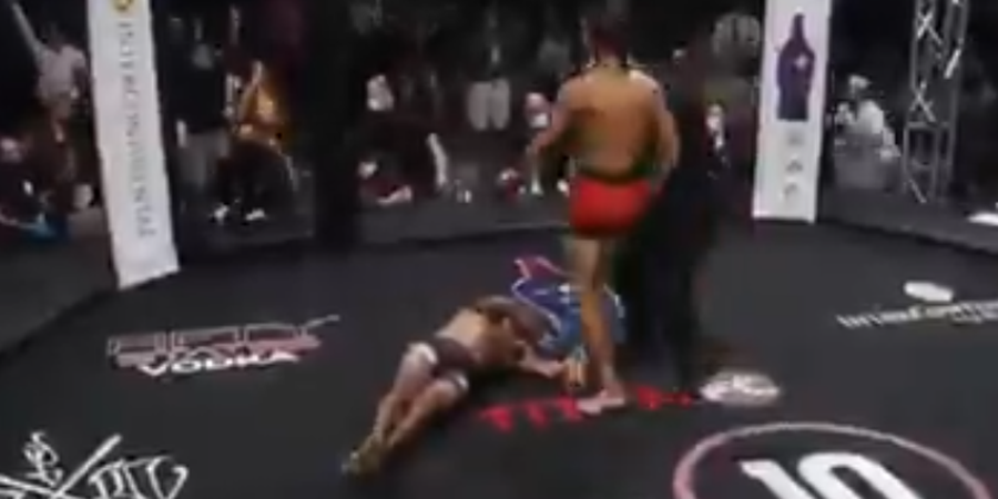 VIDEO - KO Dahsyat! Satu Jotosan Saja, Petarung Cupu Kaku di Duel MMA