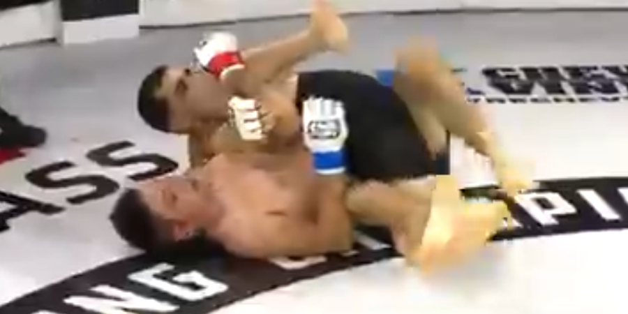 VIDEO - KO Kuncian Langka di MMA! Banana Split, Kuncian Paling Menyakitkan