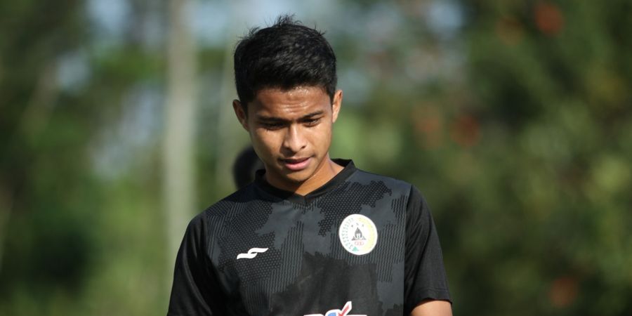 Pemain Timnas Indonesia Menuju ke Sawah untuk Panen Buah Pepaya