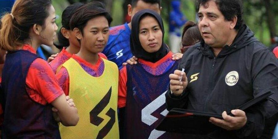 Kunjungi Latihan Arema FC Putri, Carlos Oliveira Bagi Ilmu dan Motivasi