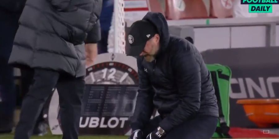 Penyebab Pelatih Southampton Nangis Sambil Berlutut dan Diam Didatangi Klopp
