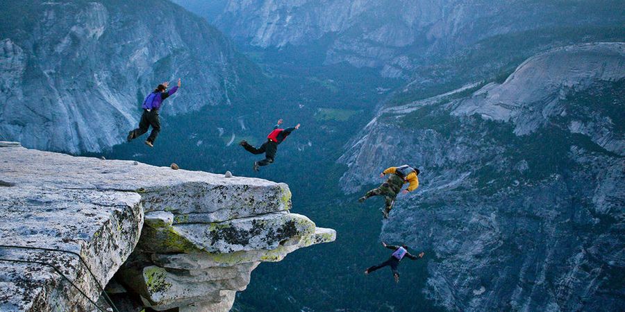 Kenalan dengan BASE Jumping, Olahraga Paling Berbahaya di Dunia