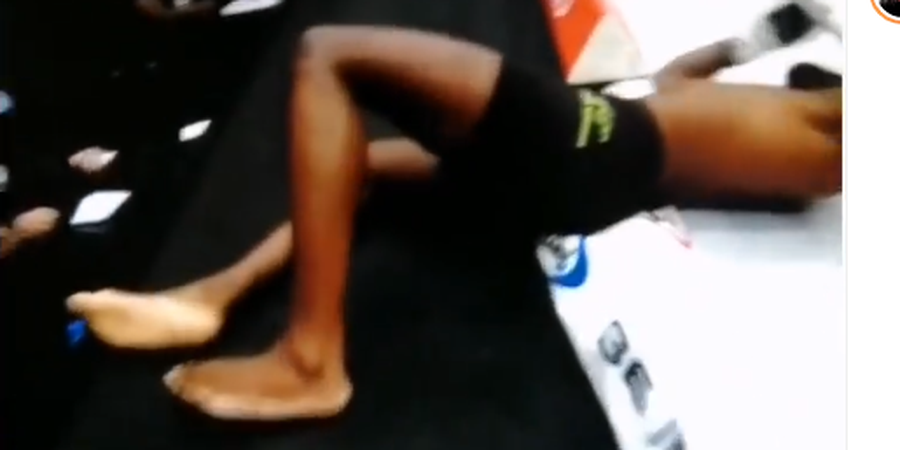 VIDEO - Layangkan Jurus Ala Jagoan UFC, Petarung Ini Terbang Keluar Arena