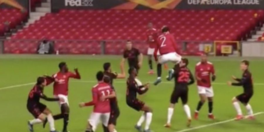 Victor Lindelof Lakukan Jurus Lutut Terbang ala Jorge Masvidal, Man United Gagal Menang