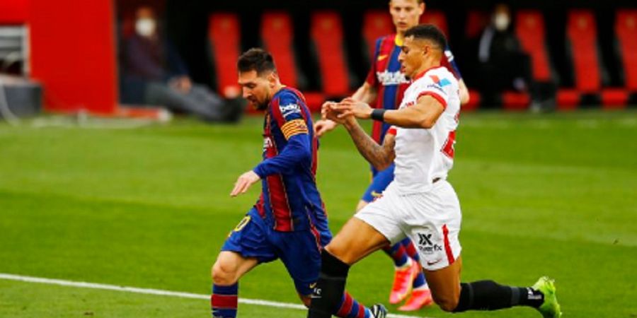 Kena Karma Lawan Sevilla, Lionel Messi Sampai Terkapar Raih Bola