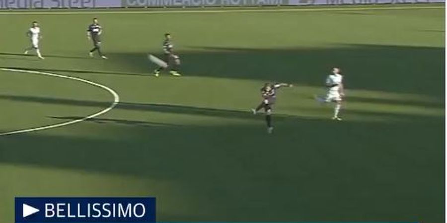 Pemain Murah Meriah Cetak Gol di Liga Italia dengan Peluang Gol 0,01 Persen dari Jarak 64 Meter