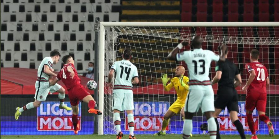 Hasil Kualifikasi Piala Dunia 2022 - Cristiano Ronaldo Marah Sambil Banting Ban Kapten, Portugal Gagal Menang Atas Serbia