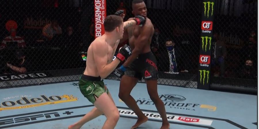 Hasil UFC 260 - Dipukul sampai Nungging, Jagoan Ini Kebingungan