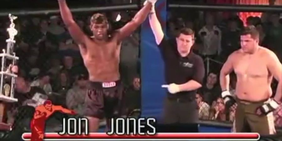 SEJARAH HARI INI - Debut Jon Jones di MMA, Cuma 92 Detik Habisi Lawan