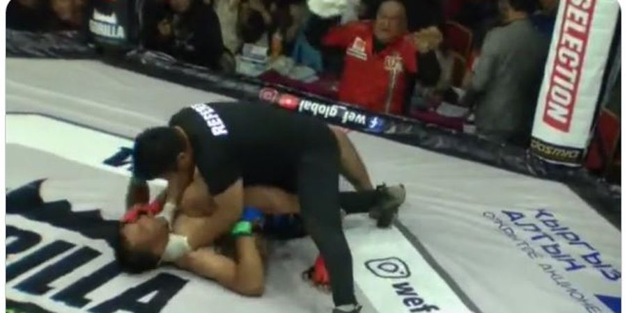 VIDEO - Jagoan MMA Cekik Lawan meski Sudah Menyerah, Wasit Kalap