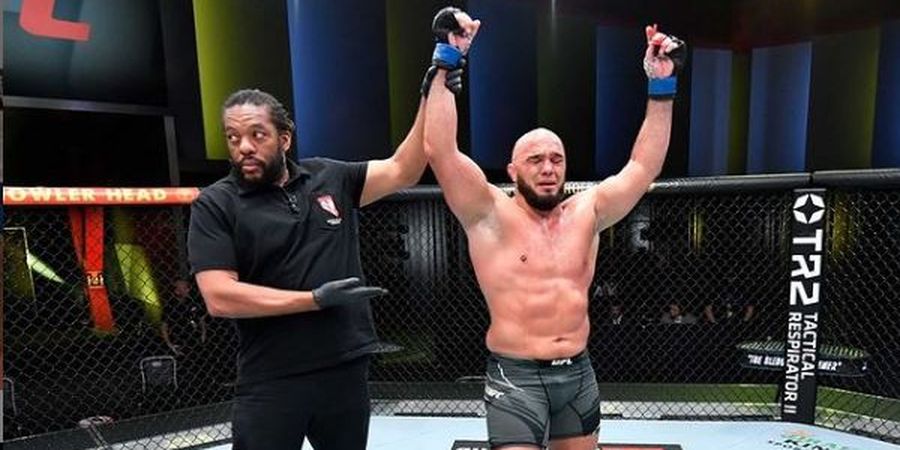 Dua Tulang Lengan Patah hingga Mata Tercolok, Jagoan UFC Ini Kaget Bisa Menang