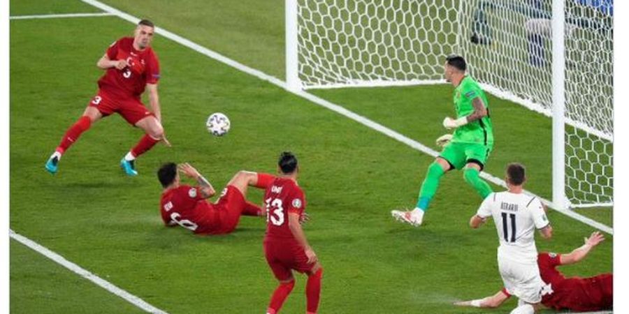 Hasil EURO 2020 - Kemenangan 3-0 Timnas Italia Diwarnai Kejadian Bersejarah