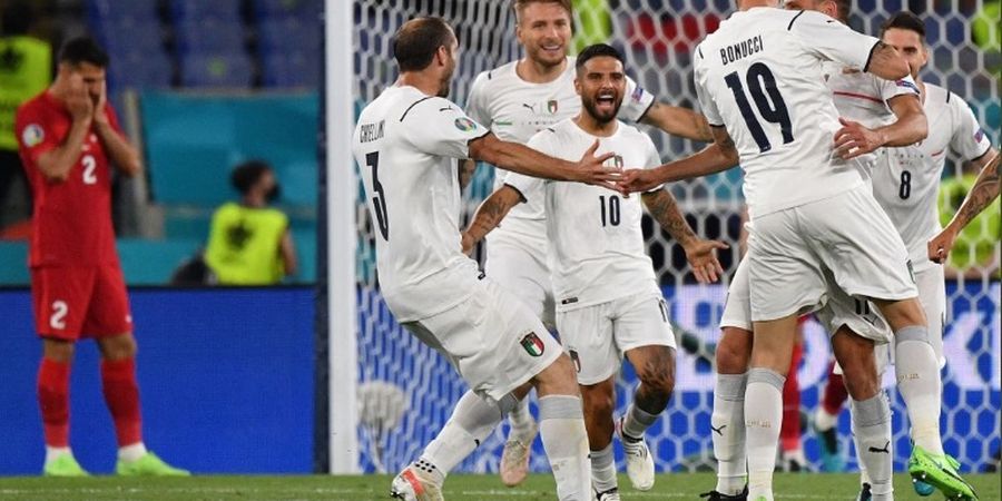 Fan Italia Bak Cenayang, Jitu Tebak Skor hingga Prediksi Gol Bunuh Diri Demiral