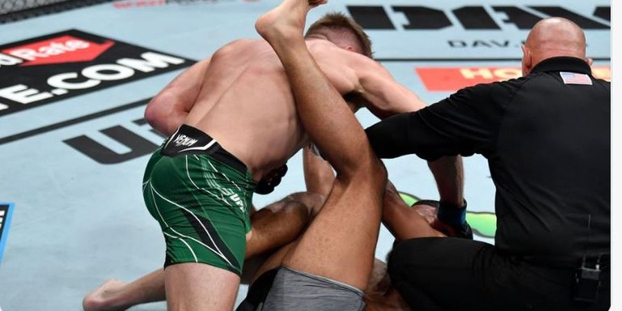 Hasil UFC 264 - Di Tangan Jagoan Ini, Seorang Polisi KO secara Mengenaskan
