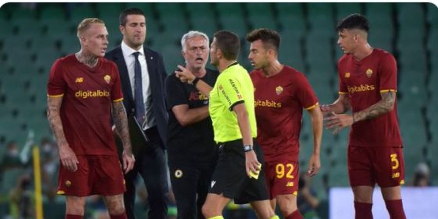 Hasil Uji Coba - Mourinho Ngamuk Masuk Lapangan, AS Roma Kena 4 Kartu Merah, Tumpah 7 Gol